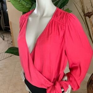 Long sleeves, plunge, ruched detail, shirring, twist front, pink size XL
